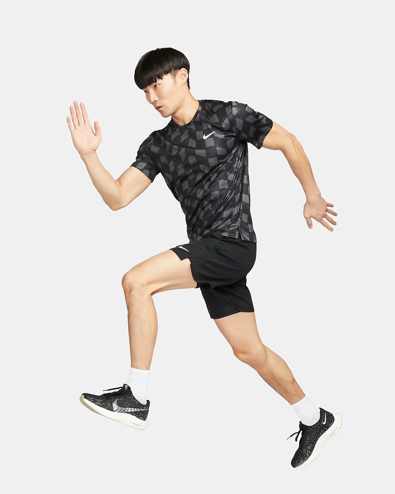 NIKE JACQUARD MILER T-SHIRT - BLACK