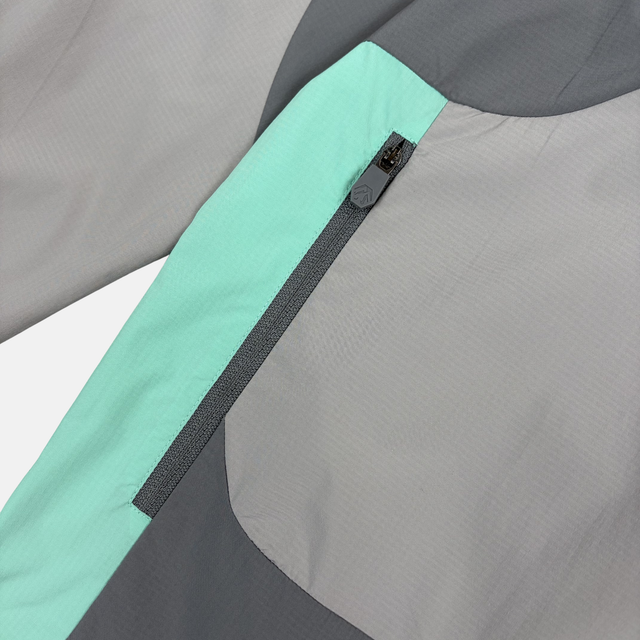 Montserrat Geo Tracktop - Cool Grey/Mint