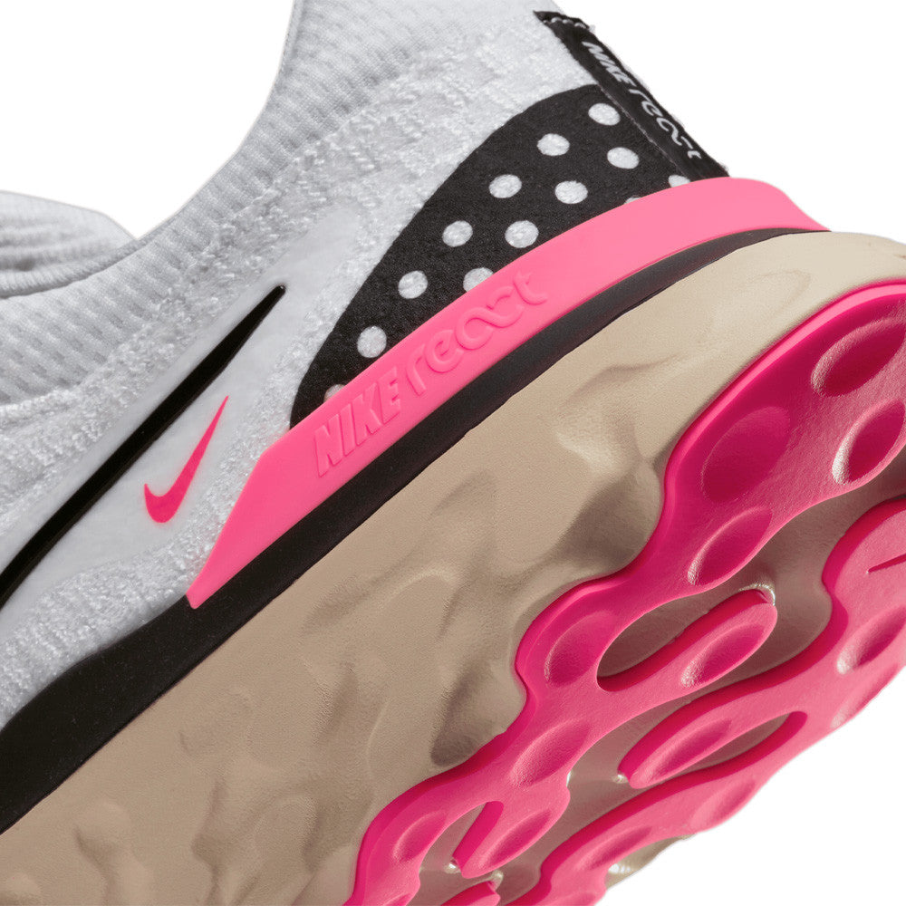 Pink nike trainers best sale